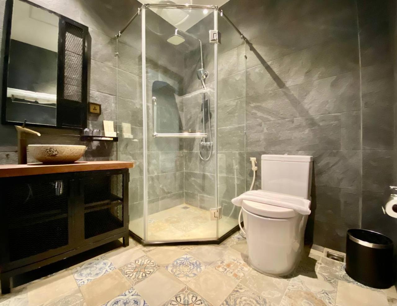Check Inn Phnom Penh Bkk1 Экстерьер фото