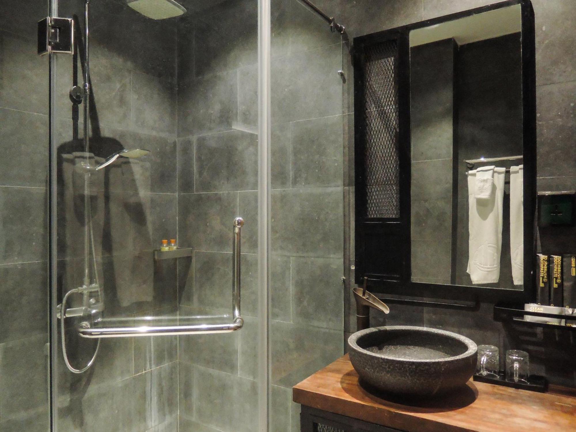 Check Inn Phnom Penh Bkk1 Экстерьер фото